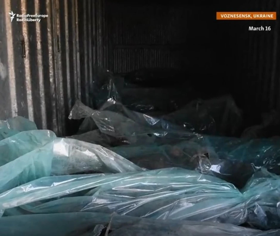 Vagon sa telima ljudi u ruskim uniformama na snimku RSE