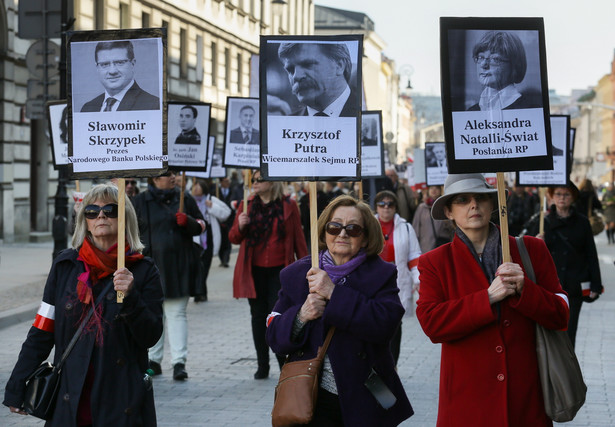 IV Marsz z portretami 96 ofiar katastrofy smoleńskiej na ulicach Warszawy