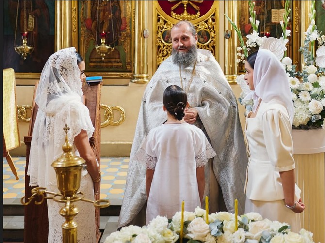 Voditeljka Ksenija krstila ćerku u crkvi, njen bivši muž musliman pobesneo kad je saznao (Ilustracija)