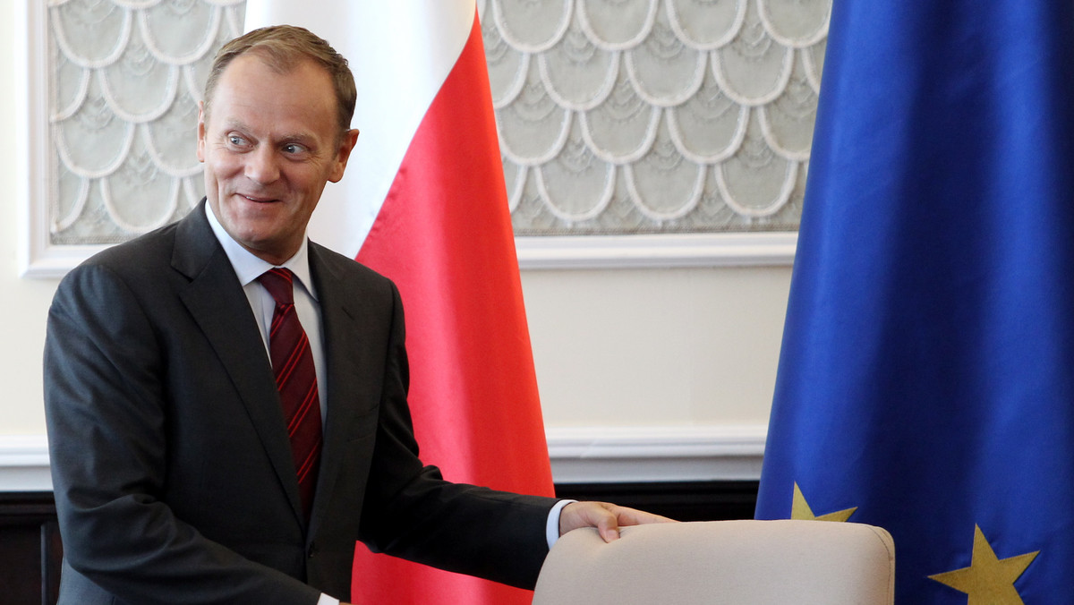 Premier Donald Tusk powiedział, że uznaje datę 29 lipca za dzień prezentacji raportu komisji ministra SWiA Jerzego Millera na temat przyczyn katastrofy smoleńskiej. - Wiem, że niektórzy sądzą, że toczą się jakieś manewry, tajne gry wokół raportu. Proszę mi wierzyć, że w interesie państwa polskiego - i w moim także osobistym interesie - jest to i dlatego tego pilnuję, aby nikt, poza komisją, przy tym raporcie nie gmerał. I naprawdę tak jest - zapewnił Tusk.