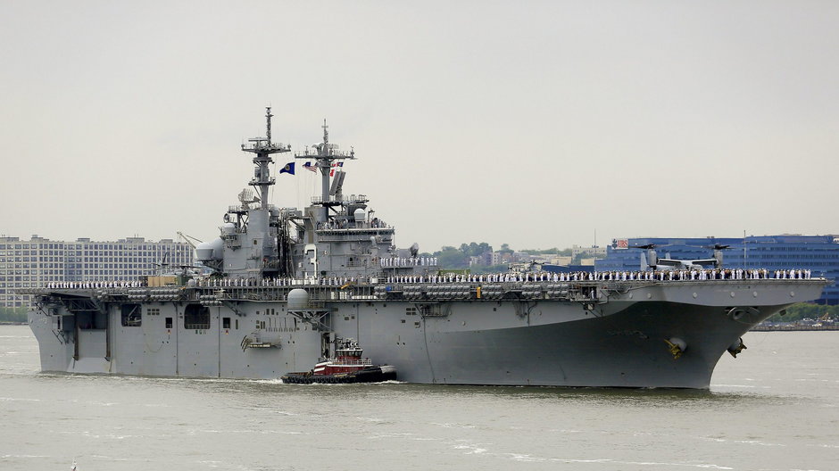 USS "Kearsarge" w Nowym Jorku, 2017 / fot. U.S. Marine Corps, Sgt. Gabby Petticrew, wikipedia.org
