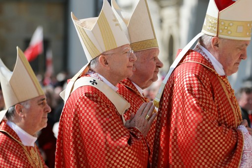 Procesja ku czci św. Stanisława z Wawelu na Skałkę. Na zdjęciu: nuncjusz apostolski Salvatore Pennacchio, metropolita krakowski abp Marek Jędraszewski, kard. Stanisław Dziwisz, kard. Kazimierz Nycz, Kraków, maj 2022 r.