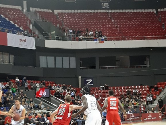 Navijači moskovskog CSKA bodrili su Partizan sa gornjeg 