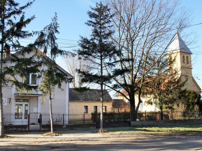 Ilustracija/ Kupili smo kuću iz snova na selu, ali se san brzo pretvori u najveći pakao na svetu