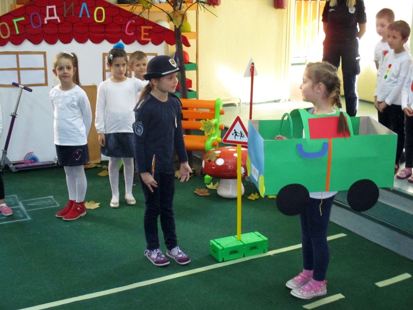 Kroz igru i pesmu naučili saobraćajna pravila
