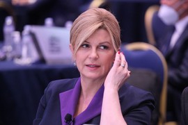 Ljudi su čuli koliko KOŠTA KOLINDINA HALJINA sa Milanovićeve inauguracije i FRAPIRALI SU SE ZBOG OVE SKUPOĆE! Pogled na NJENE NOGE još veći šok, a TORBA pravo malo bogatstvo