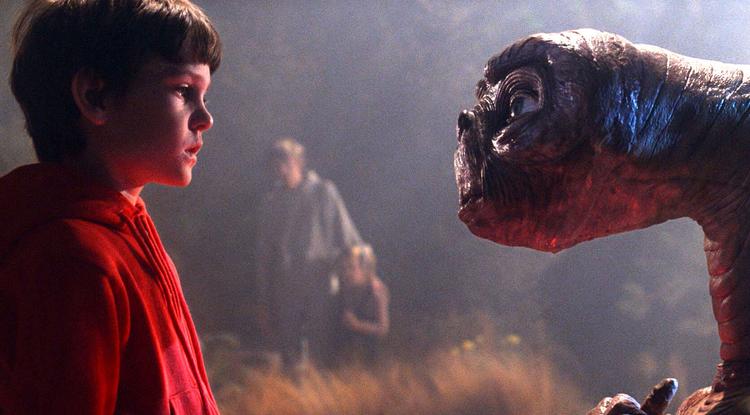Emlékszel az E.T. című film cuki főszereplő kisfiújára? Így néz ki most Elliott