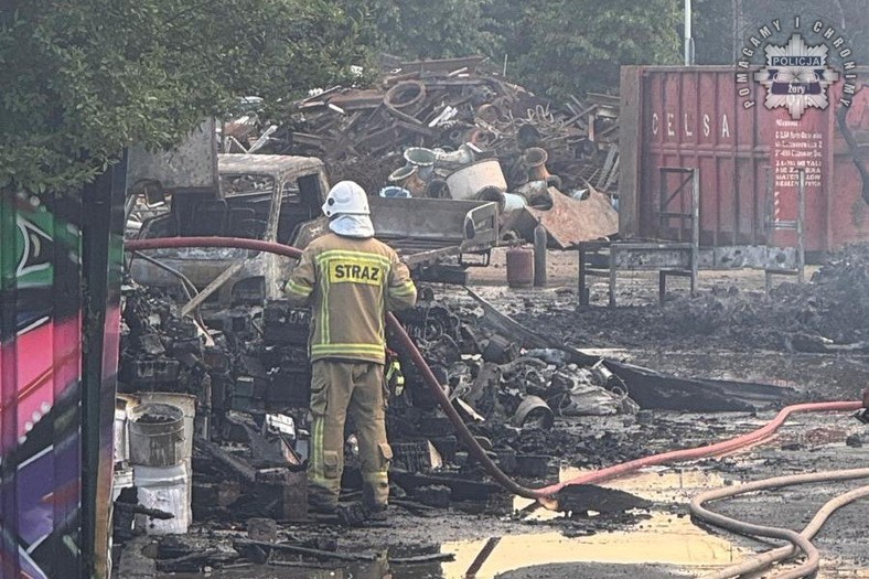 Pożar skupu złomu w Żorach