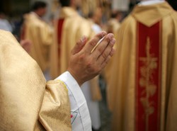 "Jest kryzys. Zetnijmy wydatki na Kościół"