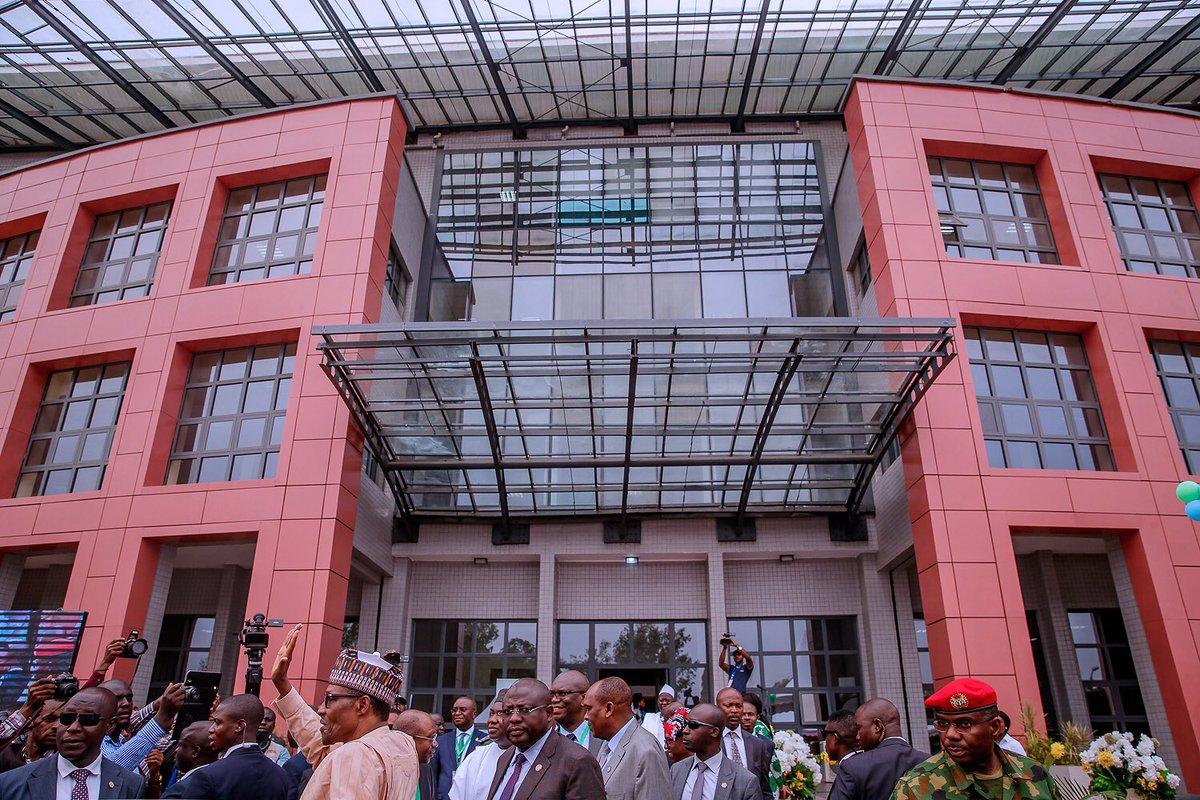 President Buhari Inaugurates Nsia Luth Cancer Treatment Center Pulse Nigeria