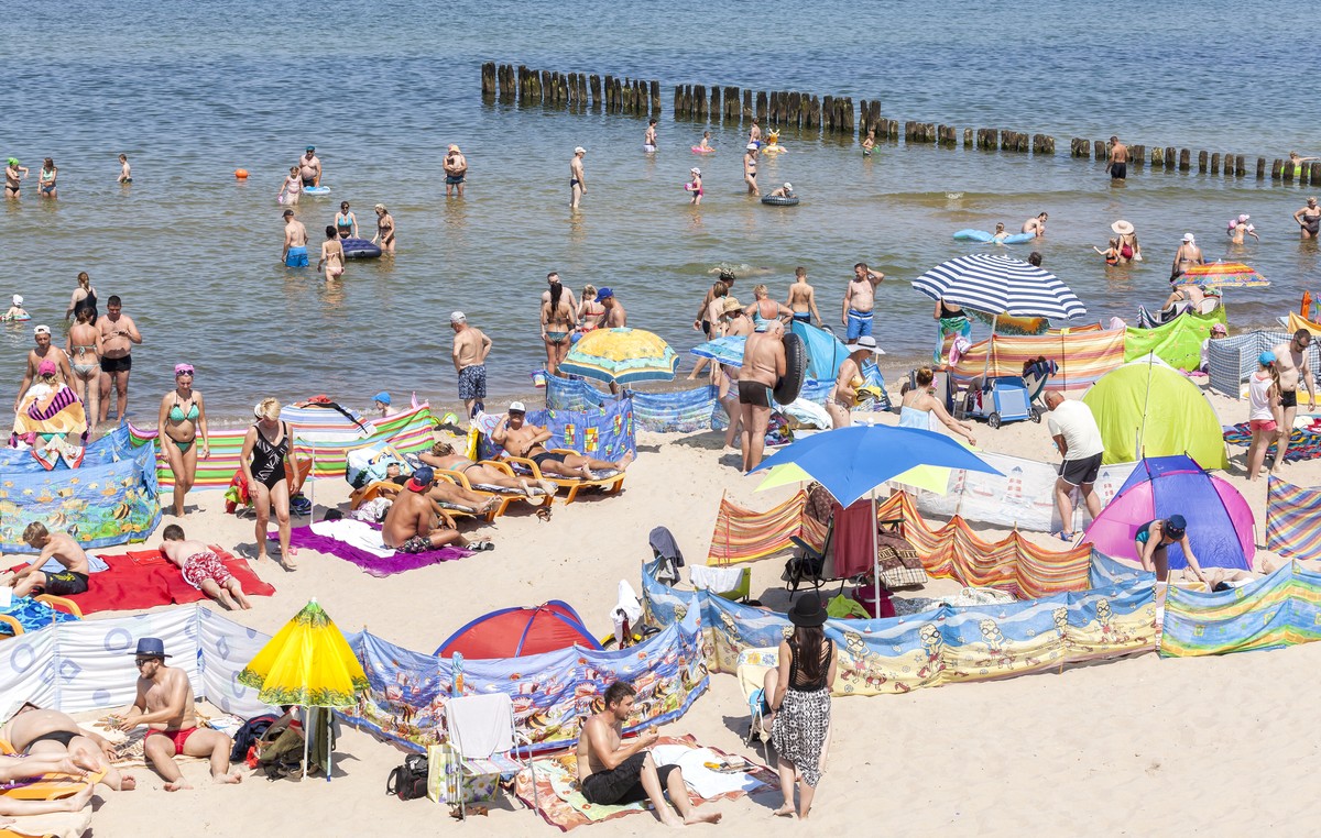Polacy wybierają wakacje nad Bałtykiem. Wszystkie kąpieliska nadmorskie są w tym roku dostępne dla turystów