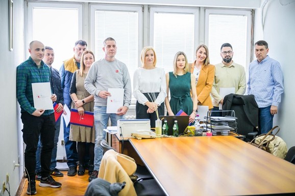 NASTAVLJA SE POVRATAK ZDRAVSTVENIH RADNIKA IZ INOSTRANSTVA Još 14 medicinara se vratilo u Srbiju, među njima i dva bračna para