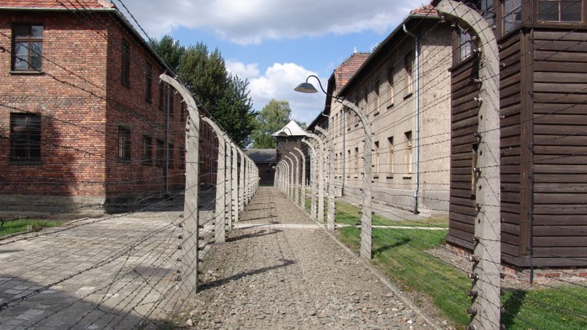 Nowa stała ekspozycja w byłym niemieckim obozie Auschwitz I poświęcona zagładzie Żydów zostanie otwarta w przyszłym roku - poinformował w środę rzecznik Państwowego Muzeum Auschwitz-Birkenau, Jarosław Mensfelt.