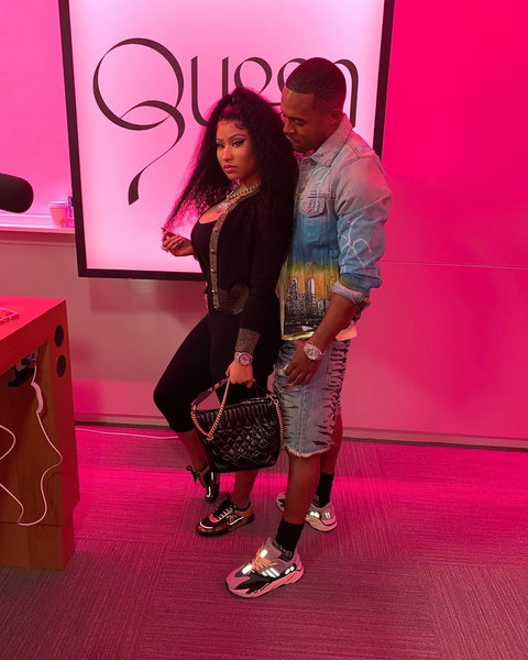 =Nicki and Kenneth were trying to keep a low profile inside the courthouse as they waited in line at the window that read, "marriage licenses and ceremony appts. ONLY" ... and Kenneth paid for the license before they left.[Instagram/NickiMinaj]
