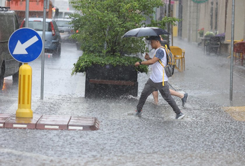 Poznań: ulewa na Ratajach. Ulice zalane