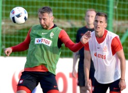 Euro 2016: Urazy Wawrzyniaka, Krychowiaka i Rybusa nie są groźne