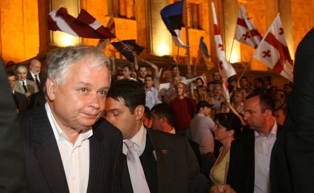 Lech Kaczyński na wiecu w Tbilisi - 2008 r.