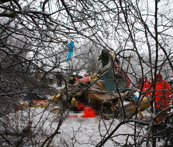 Śmigłowiec pogotowia ratunkowego spadł w Jarostowie na Dolnym Śląsku. Zginęło dwóch członków załogi