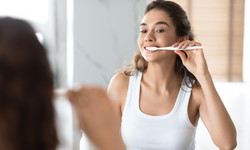 Jak usunąć osad na zębach? Te rady od dentystki mogą się przydać