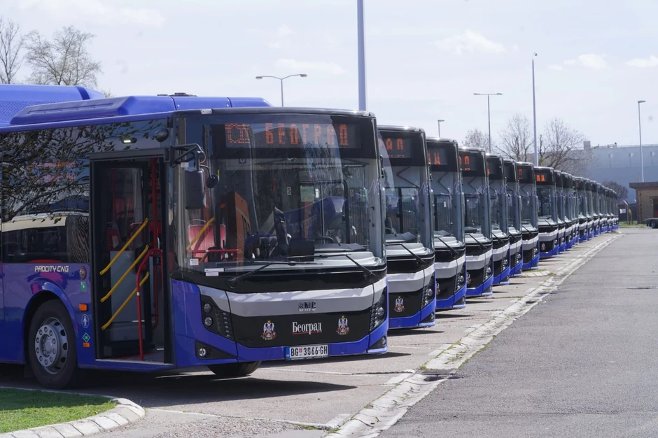 Novi zglobni plavi autobusi u Beogradu