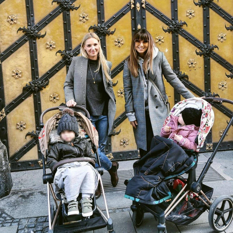 Anna Lewandowska z córką Klarą oraz przyjaciółką Sandrą i jej synem