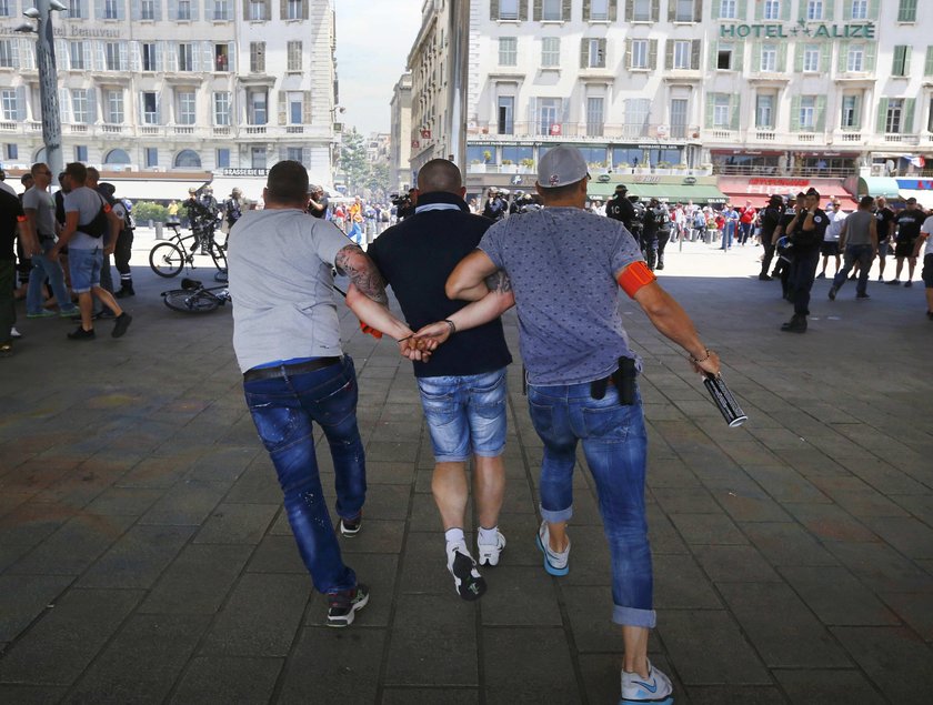 Euro 2016 - zamieszki w Marsylii przez meczem Polska - Ukraina 