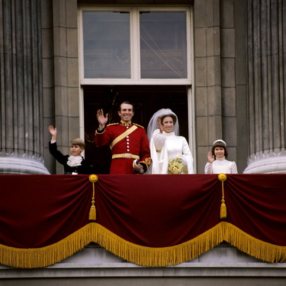 Sarah Chatto - co wiemy o siostrzenicy Elżbiety II? (na zdjęciu z księżniczką Anną, Markiem Phillipsem i księciem Edwardem)