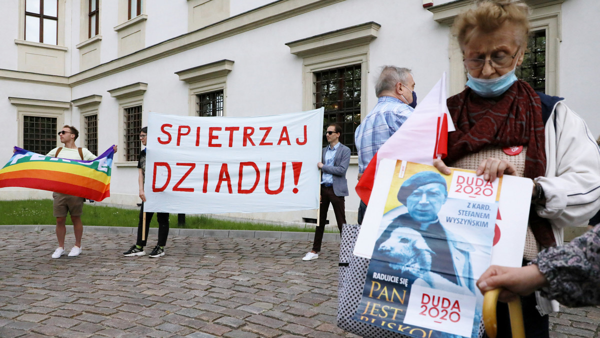 Protest przed CSW przeciwko występowi Jana Pietrzaka