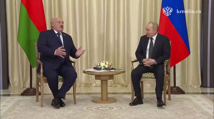 Nem sok derült ki abból, miről tárgyalt Putyin és Lukasenka pénteken, mindenesetre sokatmondó volt a két szláv vezető testbeszéde /Fotó: greb
