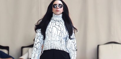 Lady Gaga włożyła dwa różne buty