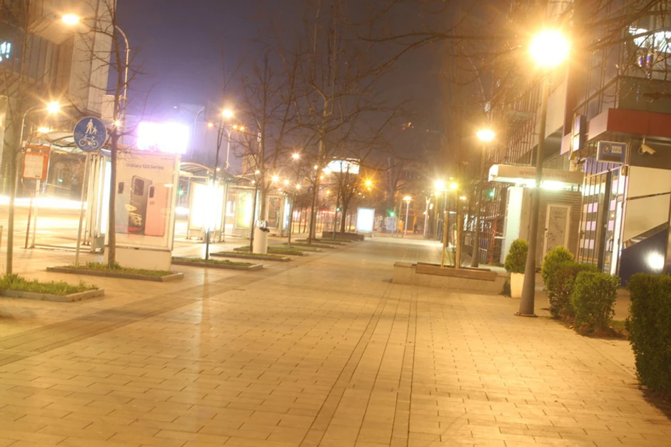 Policijski čas od 20 časova do 5 ujutro.