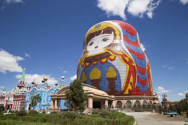 Russian Nesting Dolls Themed Square in Inner Mongolia