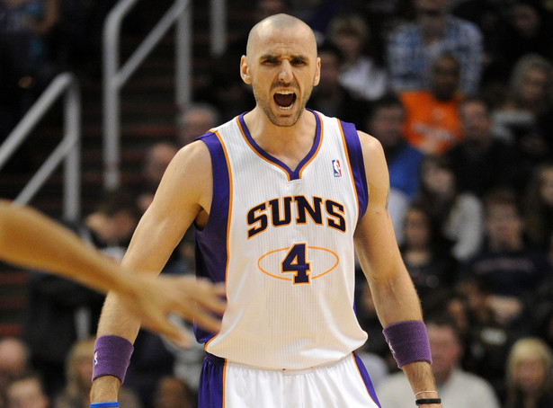 Gortat poprowadził Suns do wygranej. Rzucił 23 pkt. i miał 11 zbiórek