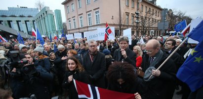 Marsz w Warszawie. Dziennikarz nagrał, jak jest lżony i obrażany. Szokujące obrazki