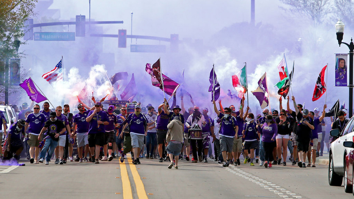 W pierwszej kolejce tegorocznego sezonu ligi MLS drużyna Orlando City oficjalnie otworzyła swój nowy stadion. Jest na nim kilka rzadko spotykanych rozwiązań, między innymi specjalna trybuna, na której można stosować pirotechnikę.