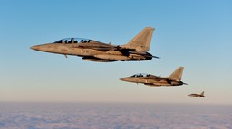 Szef MON: W Warszawie wylądowały kolejne dwa samoloty FA-50 dla Sił Powietrznych