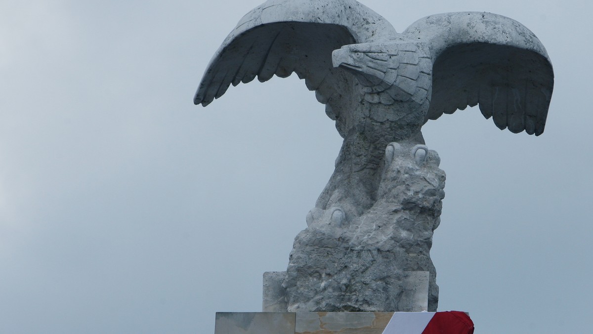 Przy Pomniku Polaków Ratujących Żydów w Parku Ocalałych w Łodzi, z udziałem przedstawicieli władz regionalnych i lokalnych oraz Instytutu Pamięci Narodowej, odbyła się uroczystość ku czci polskich Sprawiedliwych Wśród Narodów Świata.