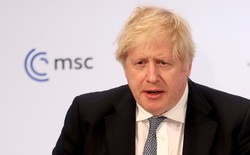 Johnson o inwazji na Ukrainę: Odetniemy Rosję od dolarów i funtów