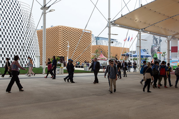 Sad jabłoni, drewniana skrzynka na jabłka... Oto polski pawilon na Expo. [FOTO]