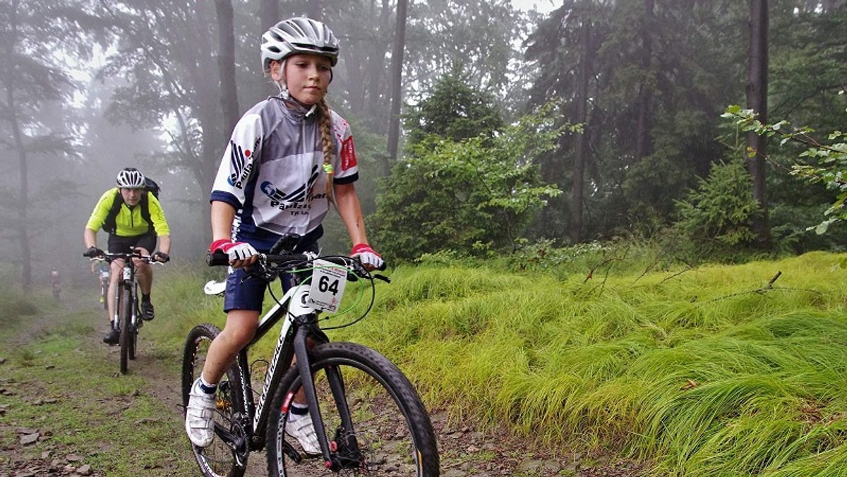 140 zawodników w 10 kategoriach zmierzyło się w sobotę w Ustroniu w ramach cyklu Uphill MTB Beskidy. Były to XI mistrzostwa na trasie Ustroń–Równica.