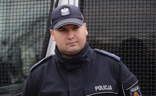 Policja: Podczas interwencji 11 listopada funkcjonariusz nie użył wulgarnego słowa. To było: 'Siadaj, Kulson!'