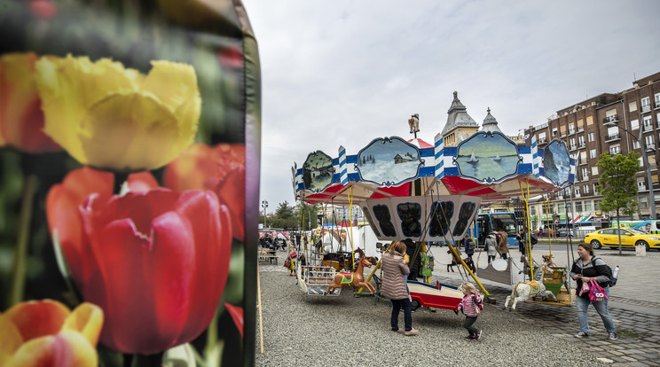 Körhinta a Budapesti Tavaszi Vásár és Hagyományőrző Fesztivál egyik helyszínén, a belvárosi Városháza parkban 2019. április 11-én. / Fotó: MTI/Mohai Balázs