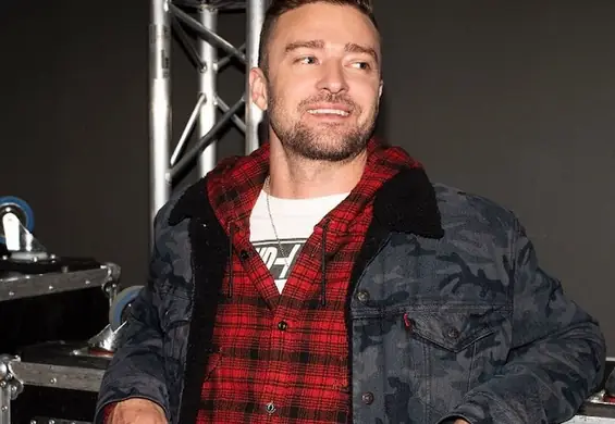 Tej zimy to Justin Timberlake wyznacza trendy. Wybraliśmy kurtki z futrzanym kołnierzem w stylu JT