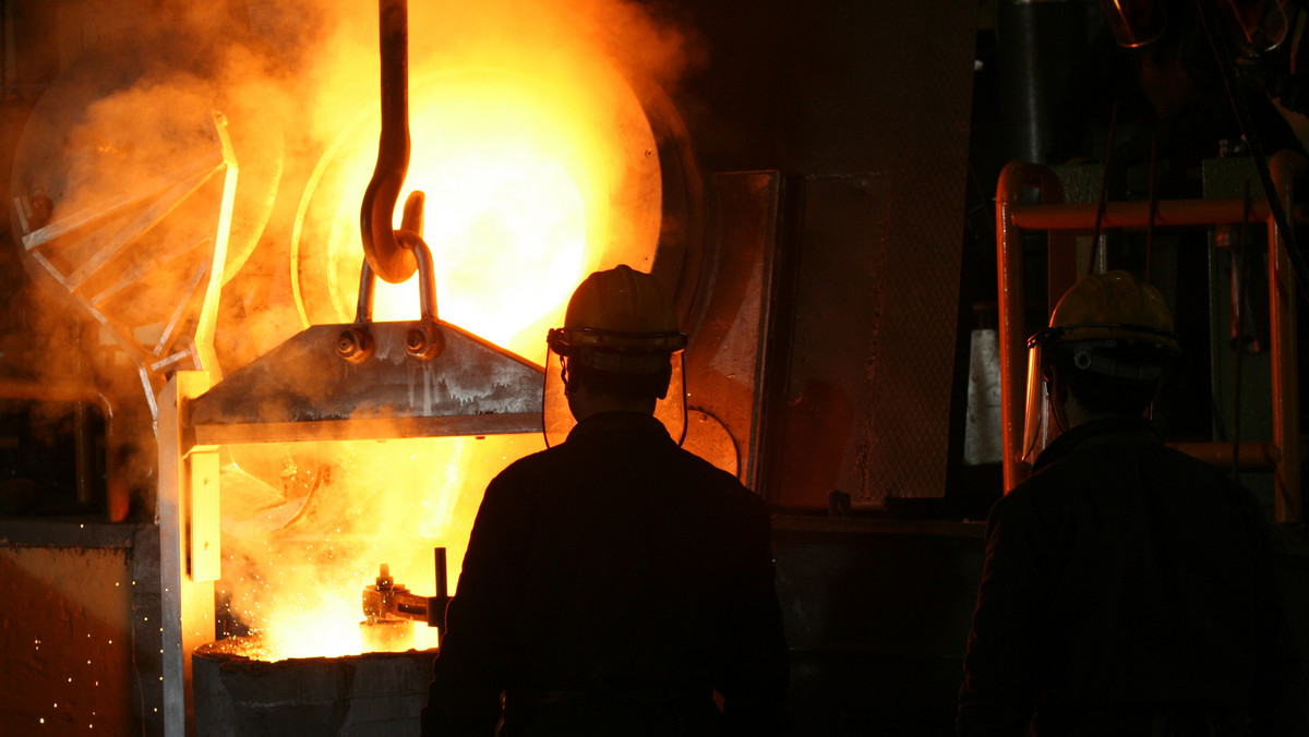 Do końca tego roku w krakowskiej hucie ArcelorMittal Poland ruszy nowa linia ocynkowania, a huta w Dąbrowie Górniczej zyska nowy konwertor. Łączna wartość wszystkich realizowanych w tym roku przez koncern inwestycji w udoskonalenie produkcji i ochronę środowiska to miliard złotych.