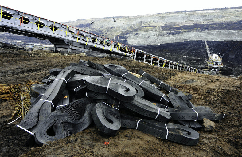 Odkrywkowa kopalnia węgla brunatnego i elektrownia w Bełchatowie, należące do grupy PGE (10). Fot. Bloomberg.