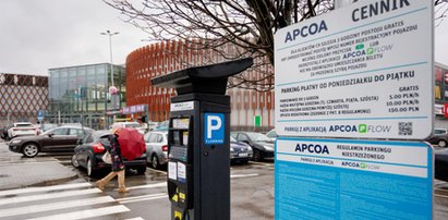 Dostałeś mandat na parkingu pod sklepem? Sprawdź jedną rzecz, to może być oszustwo