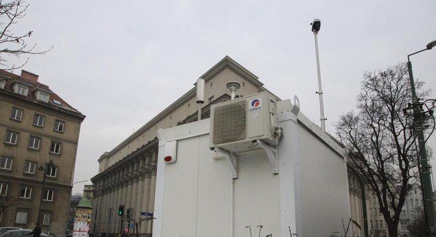 Na terenie Krakowa działa osiem referencyjnych stacji monitoringu jakości powietrza Państwowego Monitoringu Środowiska (PMŚ)