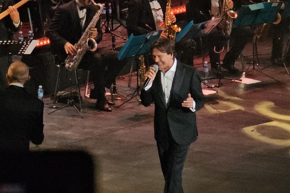 Zdravko Čolić zgrnuo 650.000 evra za pet koncerata u Sarajevu, pa ODBIO DA IH IMA JOŠ: Ovo je razlog, otkriveno i gde je boravio