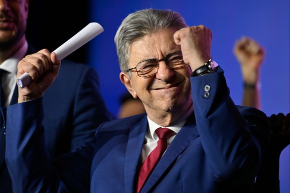 NAPETO U PARIZU Melanšon ulazi u trku za predsednika: Veruje u pobedu uprkos padu rejtinga