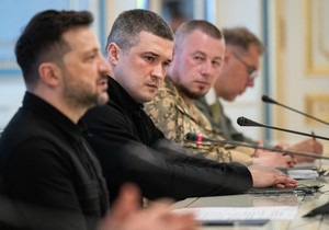 Volodimir Zelenski i Mihailo Fedorov (C) na sastanku u Kijevu 11. maja